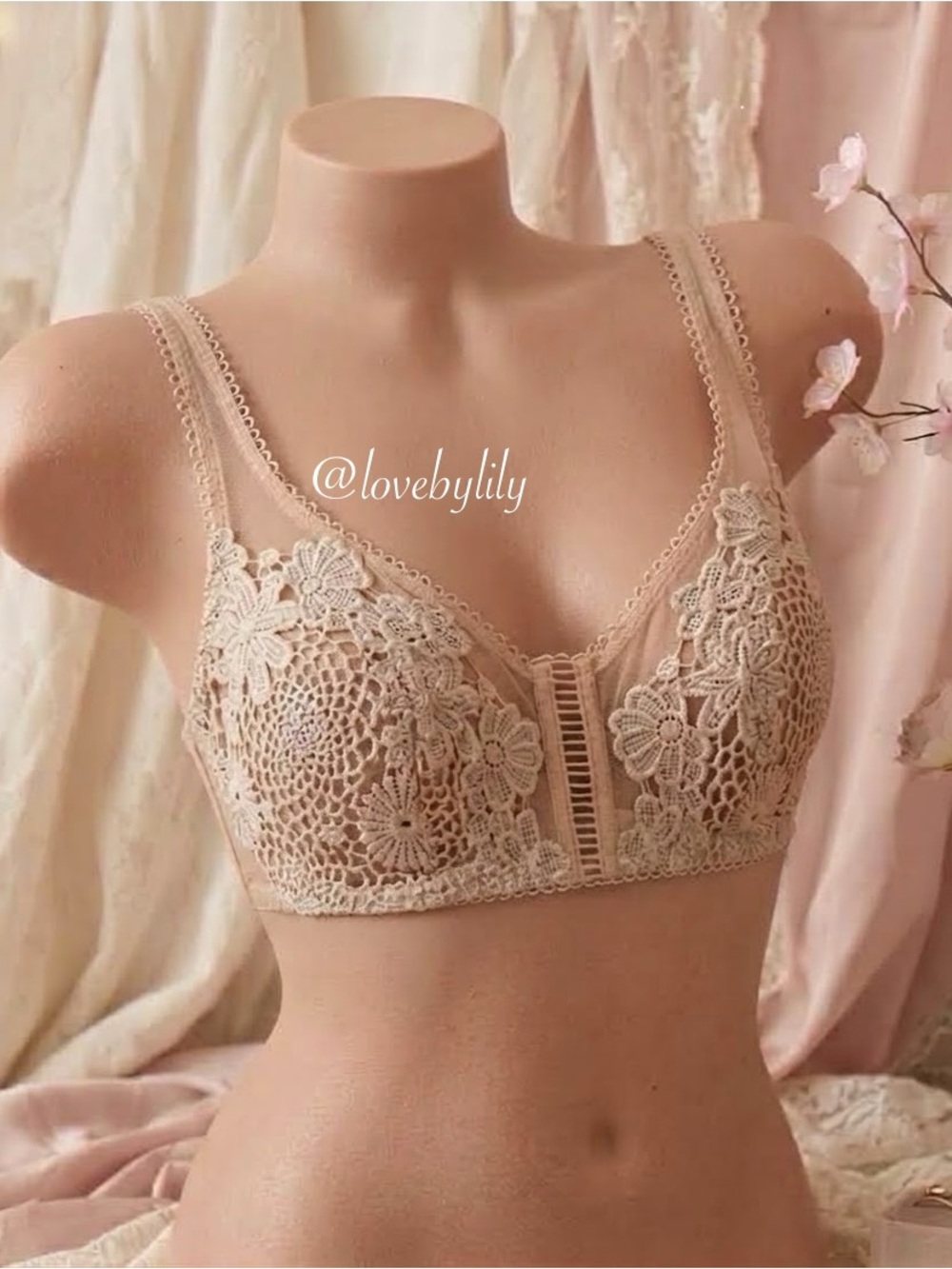 2/$30 ❤️ Victoria’s Secret Dream Angels Floral Bralette Bra